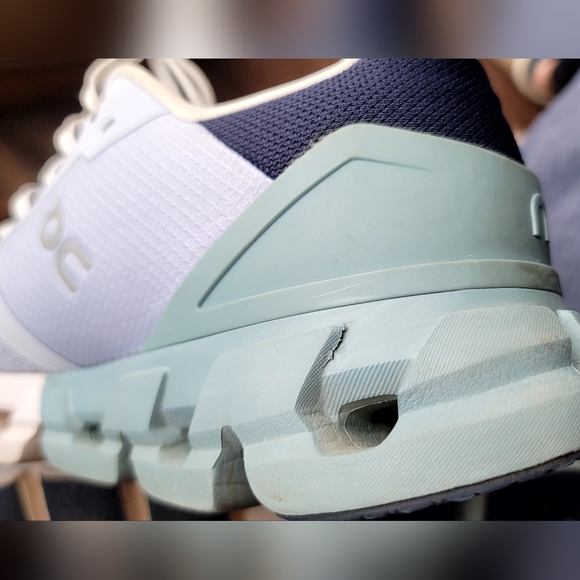 SOLD- On cloud flyers - Picture 8 of 9